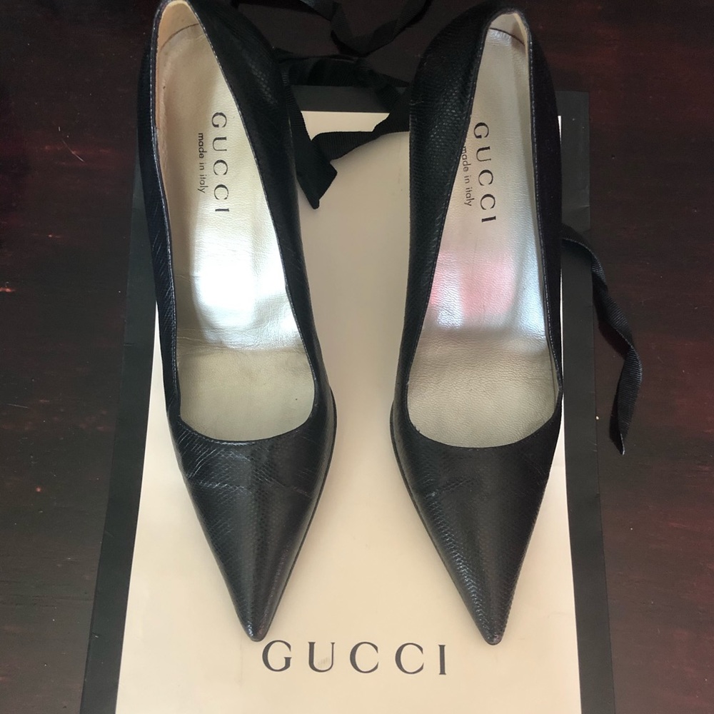 Vintage Authentic Gucci black snakeskin pumps